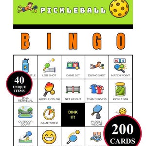Op de afbeelding: Pickleball Bingo-spelkaart met een groene bovenbanner met het woord "Pickleball" en een pickleball-afbeelding. De bingokaart heeft 40 unieke items en 200 kaarten. Illustraties omvatten pickleball-uitrusting en spelacties.