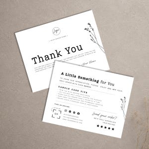 Puede incluir: Dos tarjetas rectangulares blancas con texto negro y arte floral minimalista. Una tarjeta dice Thank You con un espacio para logo. La otra incluye consejos para el cuidado de velas, un código de descuento, iconos sociales y cinco estrellas.