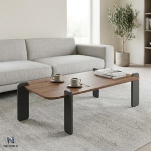 Pode incluir: Uma mesa de centro retangular com uma superfície de madeira escura e quatro pernas grossas em estilo de placa na cor cinza escuro. Duas xícaras de cerâmica branca sobre pires e uma pequena pilha de livros brancos estão sobre a mesa. O logo Nexora é visível.