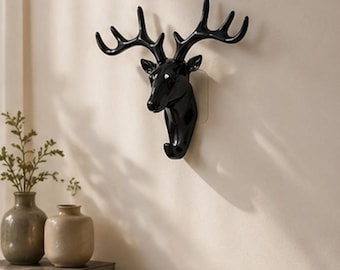 Nowoczesny wieszak ścienny z poroża jelenia – wieszak na klucze i organizer do przedpokoju