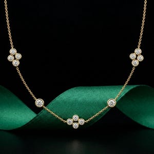 Collar con diamantes redondos cultivados en laboratorio de 2,25 quilates, tallados a medida / Engaste de bisel con diseño de trébol / Oro de 10K, 14K, 18K y plata 925. Diseño delicado para superponer.
