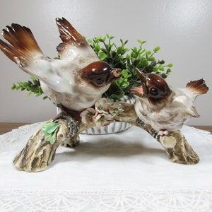 Vintage Italy Ceramic Momma Baby Birds Figurine on Branch Hand Painted