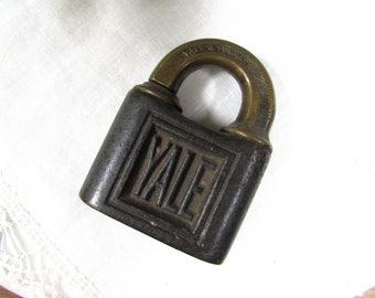 Vintage Chunky Yale Antique Padlock Large No Key Decor Towne Stamford Connecticut Clover