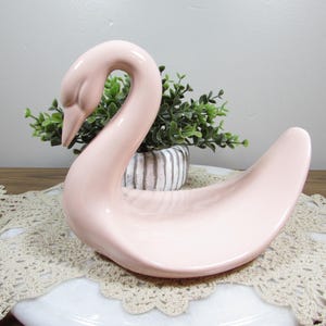 Vintage Peach Ceramic Swan Figurine 7&quot; x 5-1/2&quot; Retro Bathroom or Shelf Decor