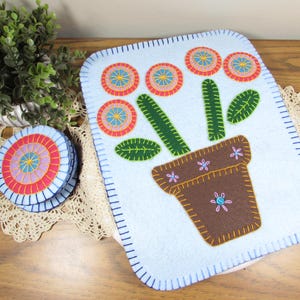 Penny Rug Mat Set Blue Wool Flower Pot Coasters Folk Art Cottage Table Decor