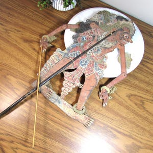 Vintage Javanese Wayang Kulit Shadow Puppet – 16.5&quot; Painted Leather Indonesian Theatre Art