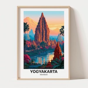 Könnte beinhalten: Ein gerahmter Kunstdruck mit einer lebendigen Illustration des Prambanan-Tempelkomplexes in Yogyakarta, Indonesien. Die Szene zeigt hohe, verzierte Steinstrukturen, die sich im Wasser spiegeln, umgeben von üppiger tropischer Vegetation und Bergen.