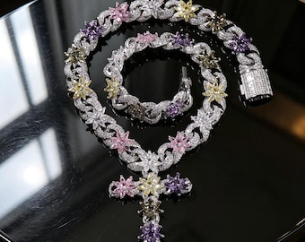 Colar com pingente de cruz em formato de flor de gelo colorida e elegante de 15 mm, com símbolo do infinito incrustado em flor, corrente cubana, joia unissex estilo hip-hop.