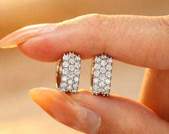 Brincos geométricos de prata de lei S925 com moissanita para homens e mulheres, brincos cravejados de pedras no estilo hip hop/rapper, presentes de aniversário ou de aniversário de casamento.