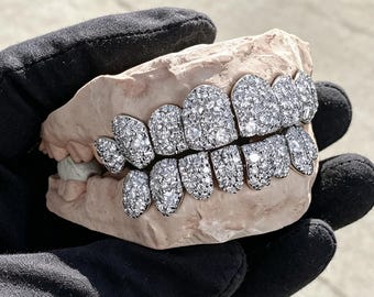 Grillz personalizado com cravação de moissanita VVS1 entrelaçada, estilo hip hop, joias personalizadas para rappers.