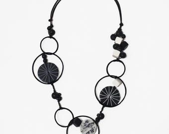 Monochromatic Hayden Disk Necklace