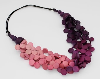 Collar de declaración de Borgoña, collar de madera multihebra, collar de declaración, joyería de declaración audaz, collar colorido, collar ligero