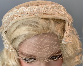 Vintage 50s White Organza Ruffled Puff Hat Elegant Tea Party  display picture 3