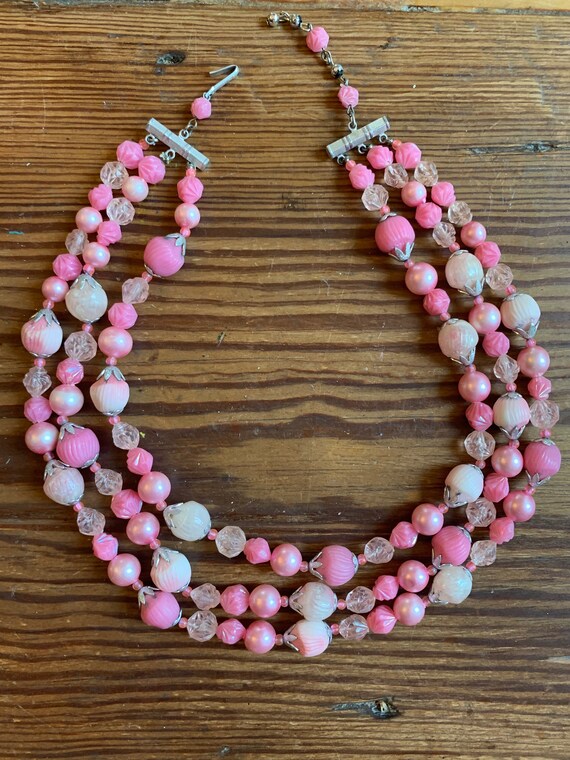 Vintagepink plastic 60s bead necklace - image 2