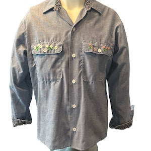 Vintage Unisex 70er Jahre Big Mac Hemd mit floraler Stickerei, Chambray, Brustumfang von 46 cm