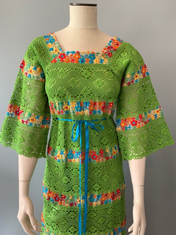 Vintage bright green cotton lace floral Mexican w… - image 5