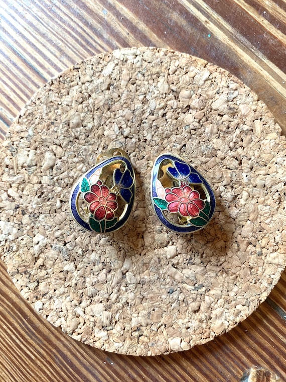 Lot of 2 pairs enamel and cloisonne clip earrings,