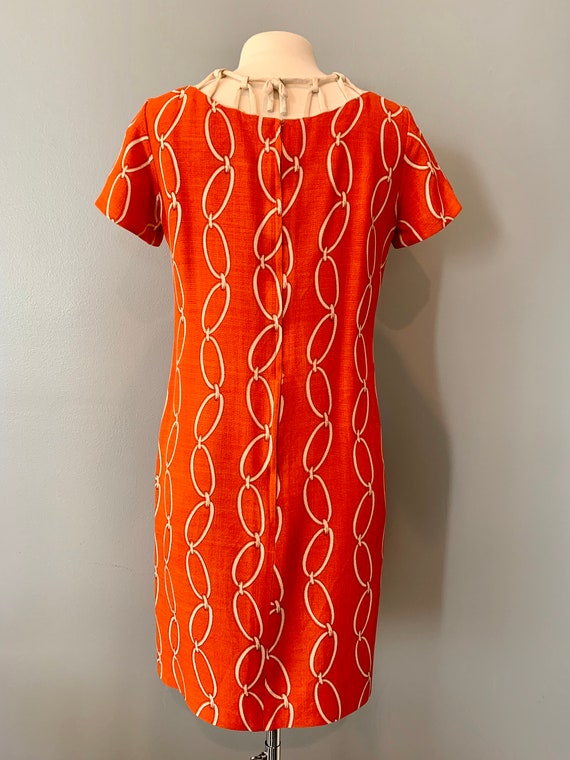 Gorgeous 60s orange chain print shift dress-36"W - image 5