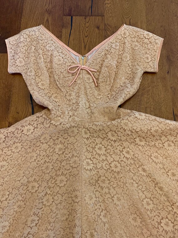 1950s Ransahoffs blush pink lace cocktail dress-2… - image 5