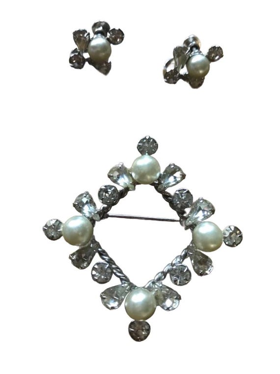 Dainty pearl & rhinestone  brooch/pin,earring set,demi parure