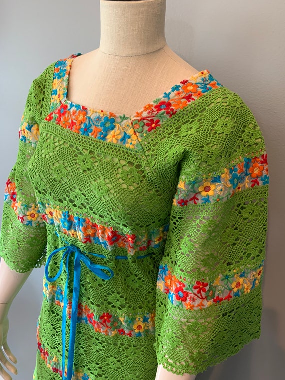 Vintage bright green cotton lace floral Mexican w… - image 4
