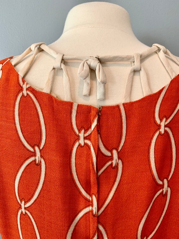 Gorgeous 60s orange chain print shift dress-36"W - image 6