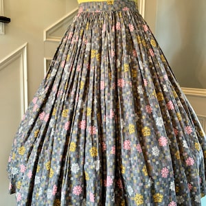 Sweet gray and pink cotton 50s circle skirt- 25&quot; W