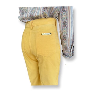 Pantalones de pana de tiro alto y pernera ancha de Diane Von Furstenburg, color amarillo limón, años 70, 76 cm de ancho