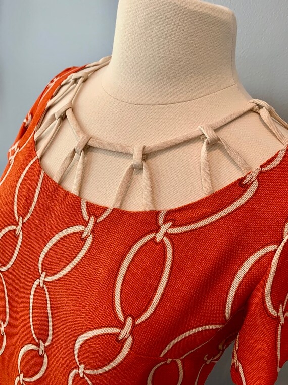 Gorgeous 60s orange chain print shift dress-36"W - image 4