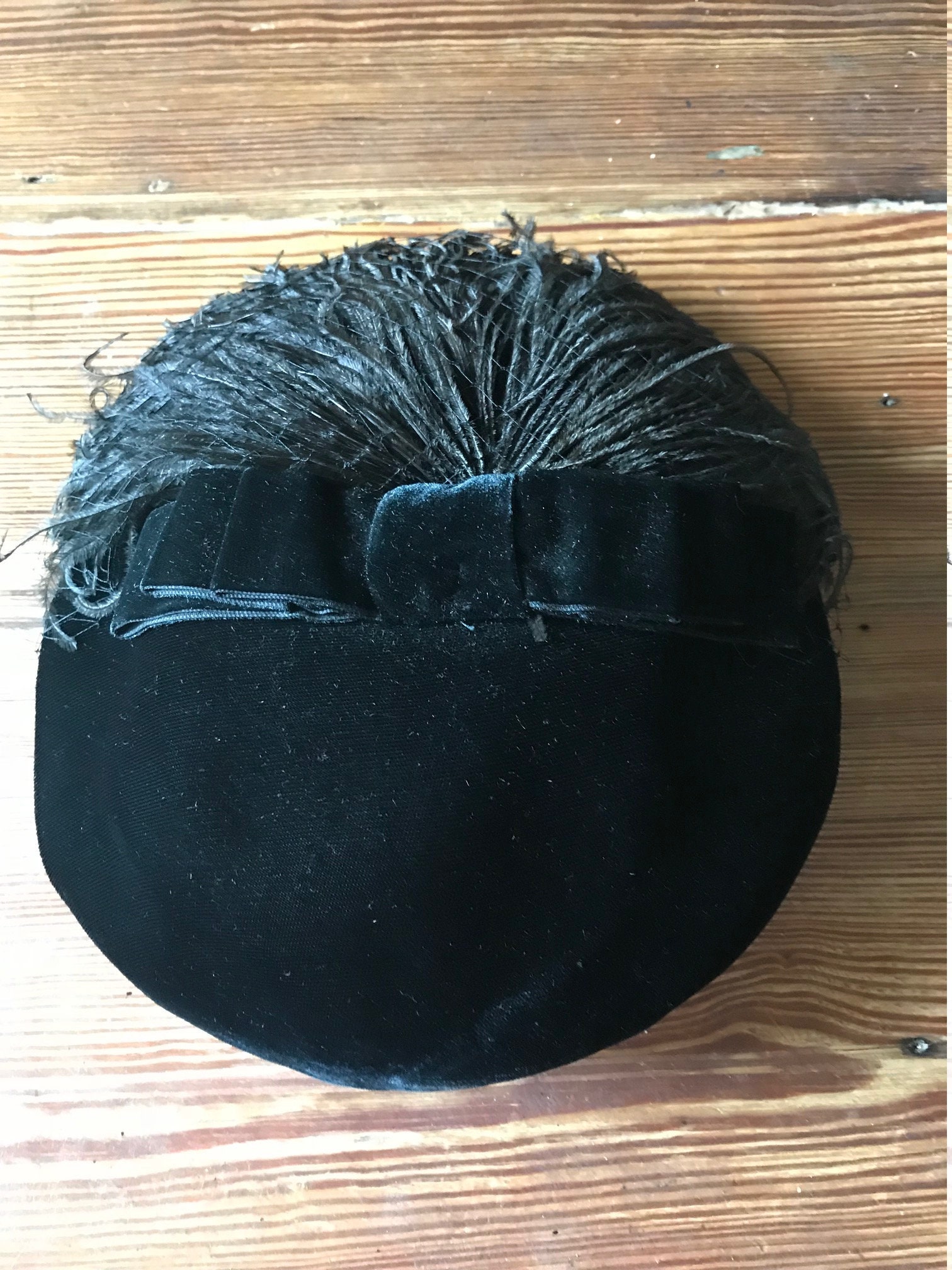 Vintage 1940s Black Velvet Hat With Ostrich Feather  display picture 2