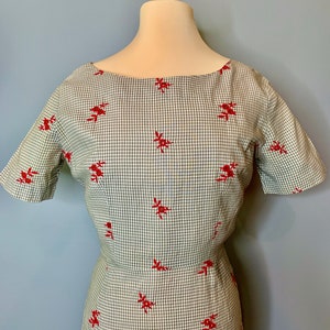 Liebling-rotes besticktes Wackelkleid-71cm