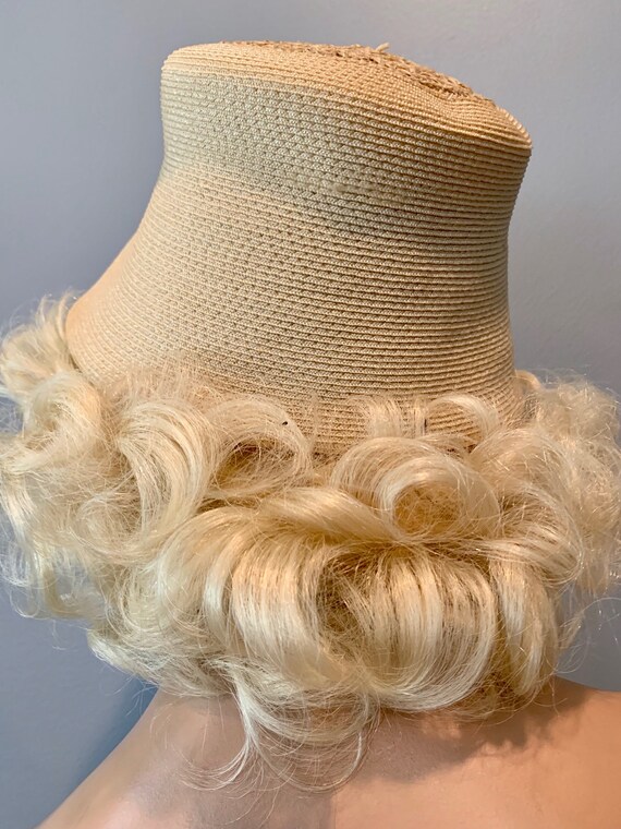 Vintage 60's straw bucket style hat w/ feather - image 2