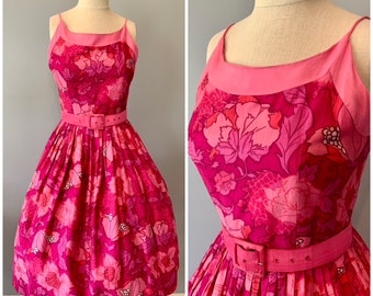 Gorgeous fuchsia floral 50s sundress with belt-26"W