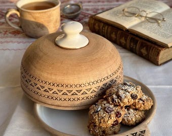 Ceramiczna miska na ciasteczka – ręcznie robiona maselniczka z pokrywką – rustykalna misa na cukierki z ceramiki – Cottagecore Decor