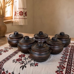 Ensemble de 6 cocottes en terre cuite avec couvercles, 600 ml chacune | Céramique ukrainienne artisanale | Ustensiles de cuisine rustiques pour four | Plats à four individuels