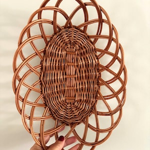 Vintage Wicker Bread Basket Open Weave Cane Fruit Bowl Arched Lattice Tray Boho Kitchen Decor Farmhouse Table Holiday hamper base