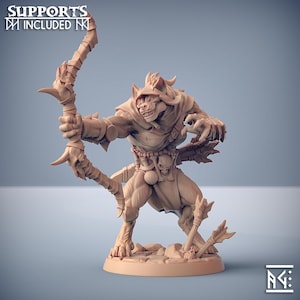 Könnte beinhalten: Beigefarbene Miniaturfigur eines Werwolf-Bogenschützen, der bereit ist, einen Pfeil abzufeuern. Die Figur ist sehr detailliert, mit Bogen, Köcher und einem mit Totenköpfen verzierten Gürtel. Der Text "SUPPORTS INCLUDED" ist oben sichtbar.