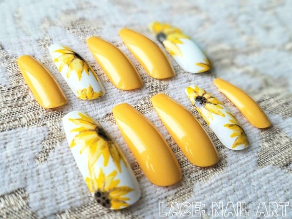 Sunflower Glue On Nails | Sunny Yellow & White | Hand Painted Acrylic Press On Nails Sunflower Glue On Nails | Sunny Yellow & White | Hand Painted Acrylic Press On Nails