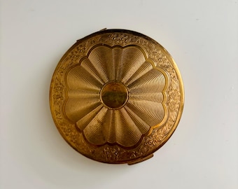 Vintage 1950s Le Rage Gold Tone Powder Compact - Large "Flapjack" Mirror Case - Mid-Century Floral Engine Turned Vanity Collectible