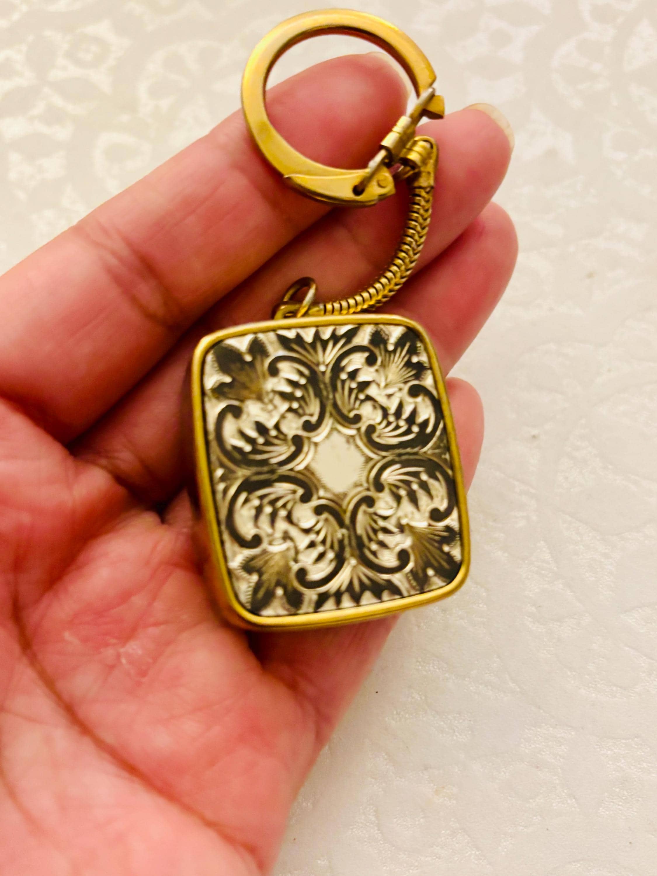 Vintage Sanyo Musical Keychain - Gold Tone Filigree Music Box - Etsy