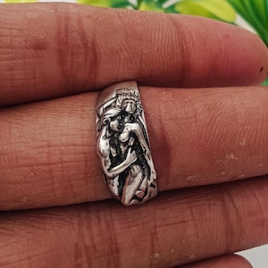 Handwerker Liebhaber umarmt Ring, oxidiertes Silber paar Band, feine Detail Figur Ring