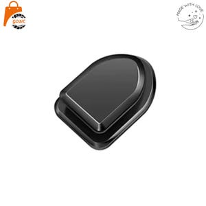 Peut inclure: Un objet noir solide en forme de bouclier avec une finition lisse et brillante. L'article présente une section centrale surélevée à sommet plat, entourée d'une bordure étagée et profilée qui suit le périmètre arrondi et effilé de la base.