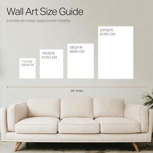 Puede incluir: Una gu&iacute;a de tama&ntilde;os para arte de pared que muestra cuatro marcos rectangulares blancos sobre un sof&aacute; beige. El texto dice Wall Art Size Guide y enumera las dimensiones en cent&iacute;metros como 28x36, 41x51, 46x61 y 61x91, con una l&iacute;nea de 96 pulgadas.