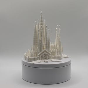 Gaudi figurine - Etsy 日本