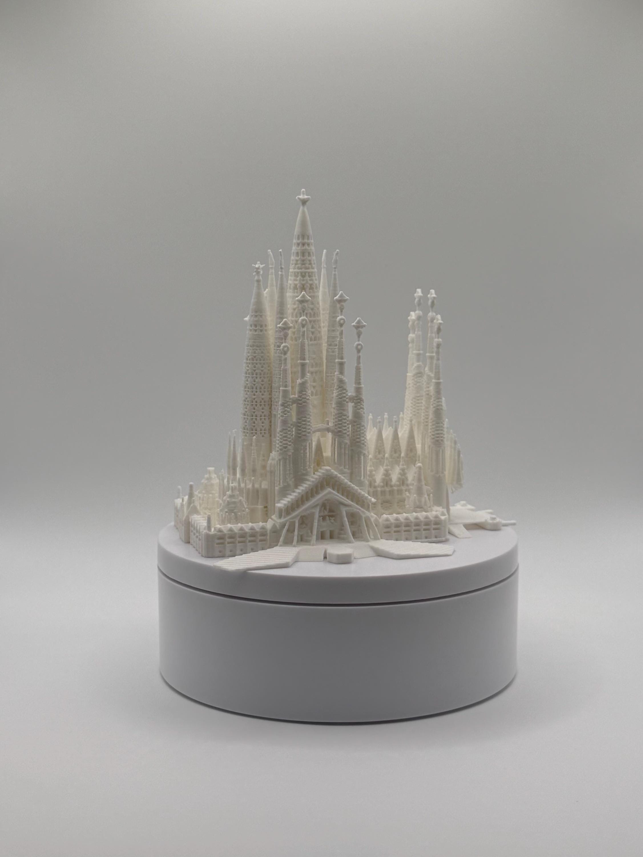 Gaudi figurine - Etsy 日本