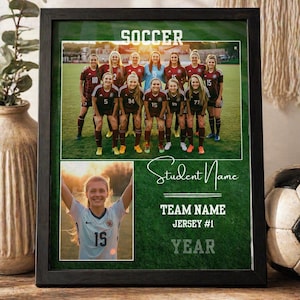 Könnte beinhalten: Gerahmtes Foto einer Fußballmannschaft. Das obere Bild zeigt ein Team in weinroten und schwarzen Uniformen auf einem grünen Feld. Das untere Bild zeigt eine Spielerin in einem weißen Trikot. Text enthält "SOCCER", "Student Name", "TEAM NAME", "JERSEY #1" und "YEAR".