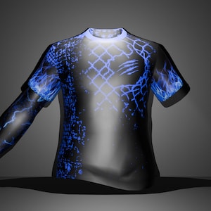 Op de afbeelding: Een t-shirt met korte mouwen met een zwarte basiskleur en een levendig blauw grafisch patroon. Het ontwerp bevat een blauw gaashekwerk-motief op de borst en mouwen, geaccentueerd door een klauwmarkering-afbeelding op de rechterbovenborst.