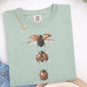 lady bug flying shirt Spiritual happy love t-shirt Summer Aesthetic Shirt Unisex Adult bug Tee Funny freedom Shirt lucky Style Cotton Top