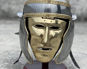 Ręcznie wykonany hełm gladiatora – stalowo-mosiężna zbroja wojownika do LARP-ów
