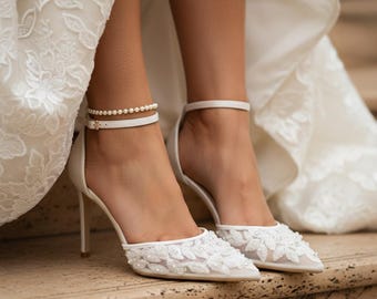 Zapatos de tacón de encaje color marfil para novias | Zapatos de tacón de aguja con perlas para novias | Zapatos de novia de satén de seda para mujer | Zapatos de tacón con tira al tobillo para novias | Zapatos de salón con bordado de hojas y cuentas